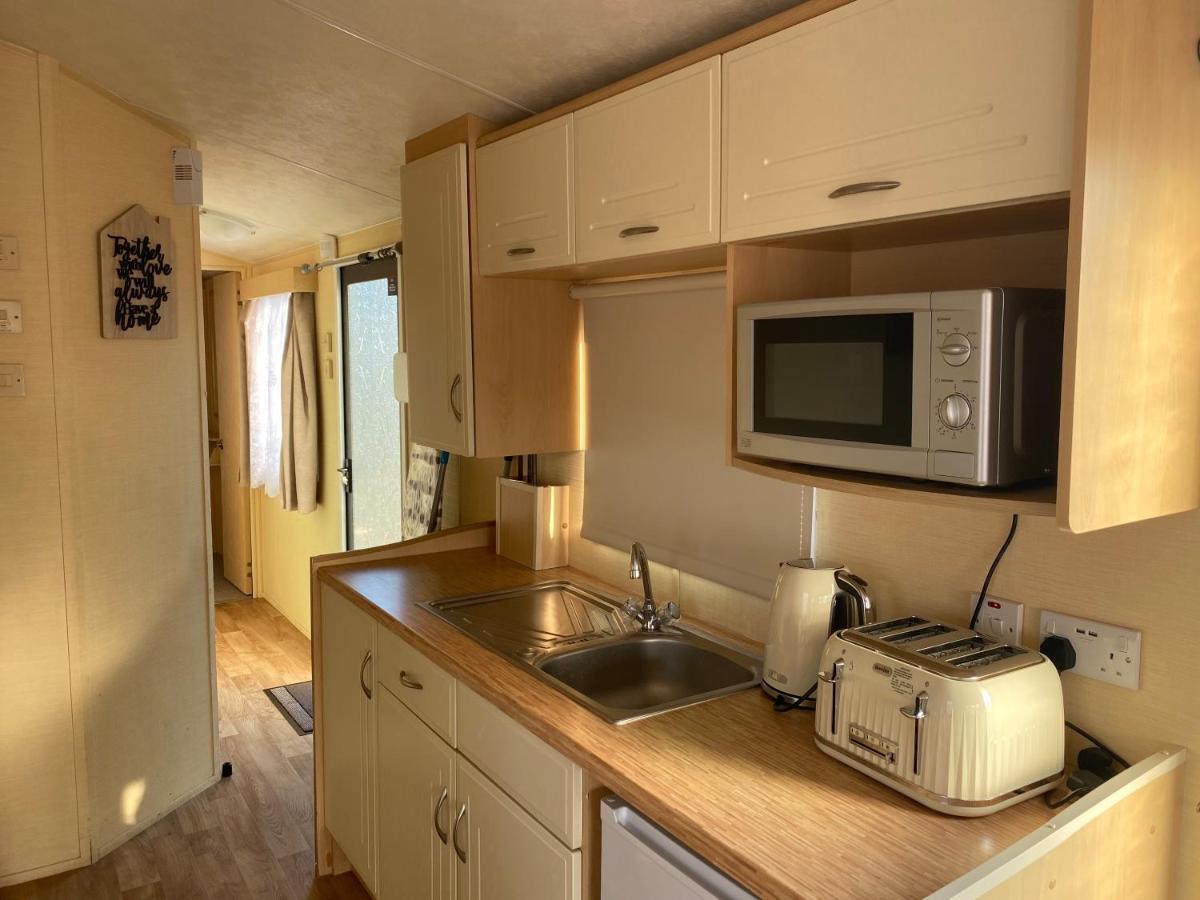 Stunning 3-Bed Caravan In แคลกตัน-ออน-ซี ภายนอก รูปภาพ