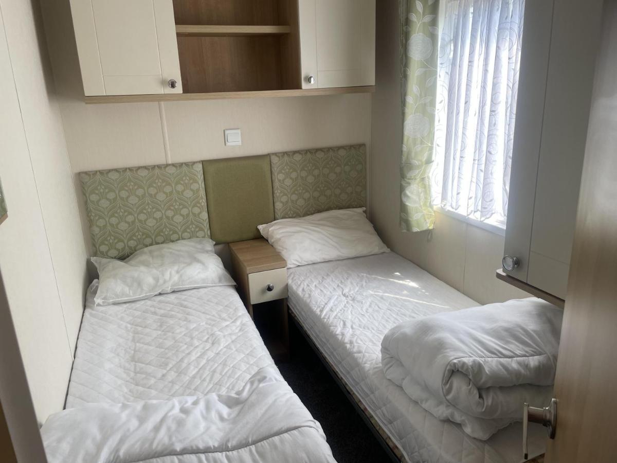 Stunning 3-Bed Caravan In แคลกตัน-ออน-ซี ภายนอก รูปภาพ