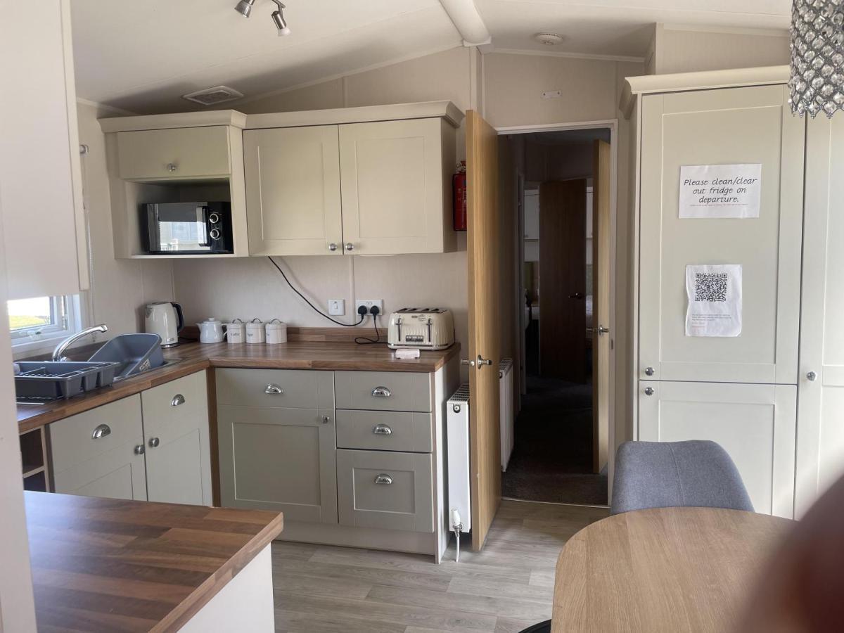 Stunning 3-Bed Caravan In แคลกตัน-ออน-ซี ภายนอก รูปภาพ